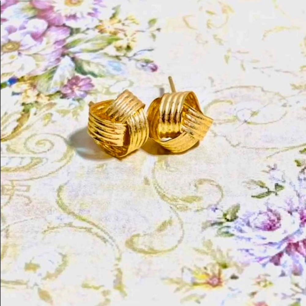 Solid 14K Gold Knot Earrings
